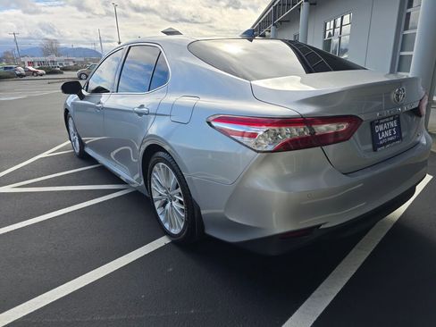 Used 2018 Toyota Camry XLE w/ Audio Package image 7