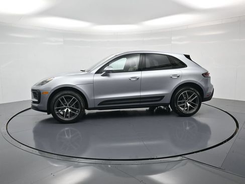 Certified 2026 Porsche Macan AWD/4WD image 2