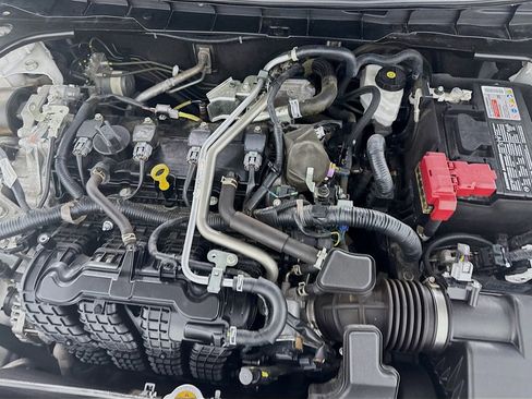 Used 2025 Nissan Altima 2.5 SV FWD image 36