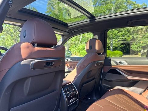 Used 2024 BMW X5 xDrive40i w/ Premium Package AWD/4WD image 19