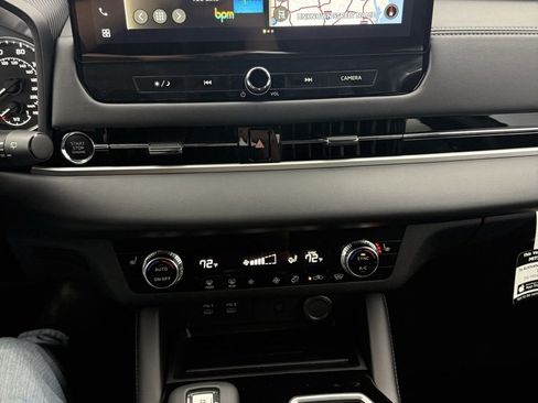 New 2025 Mitsubishi Outlander SE image 21