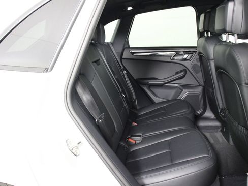 Certified 2026 Porsche Macan image 32