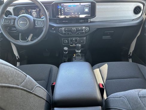 Used 2024 Jeep Gladiator Sport image 16