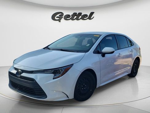 Used 2023 Toyota Corolla LE FWD image 1
