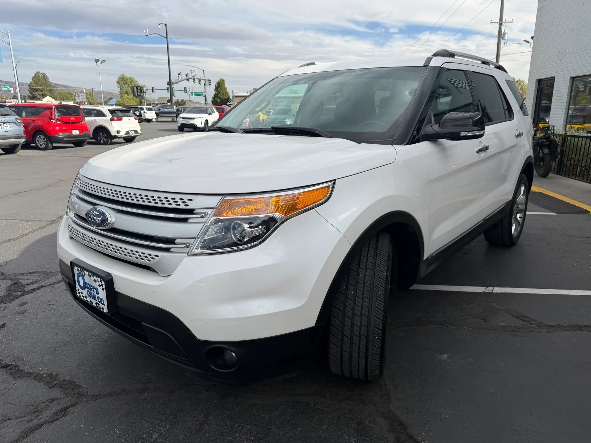 Used 2014 Ford Explorer XLT w/ Equipment Group 202A AWD/4WD image 4