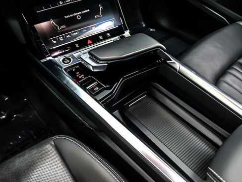 Used 2022 Audi e-tron Premium Plus w/ Premium Plus Package image 7