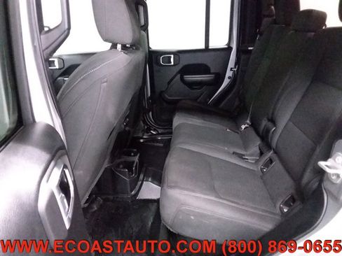 Used 2021 Jeep Gladiator Willys image 10