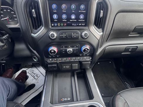 Used 2022 GMC Sierra 2500 AT4 w/ AT4 Preferred Package image 9