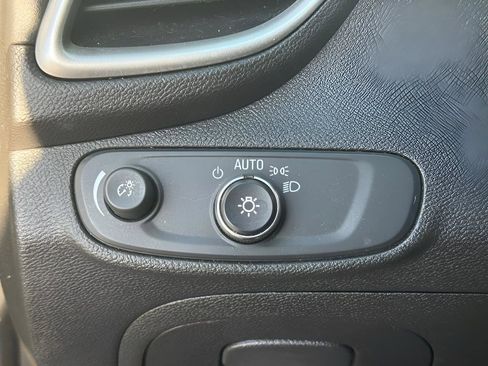 Used 2019 Chevrolet Trax LT w/ LPO, Cargo Package FWD image 25