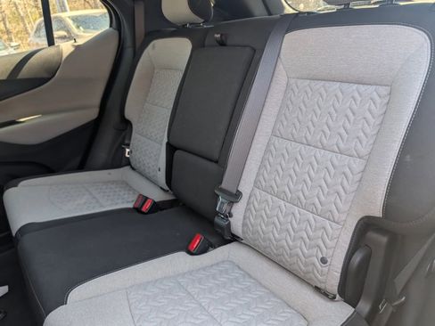 Used 2022 Chevrolet Equinox LS image 9