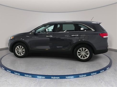 Used 2017 Kia Sorento LX image 9