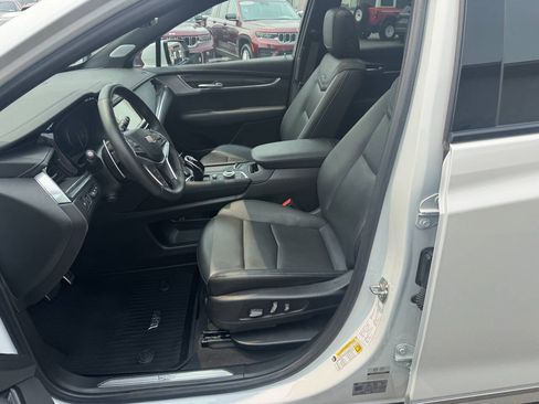 Used 2024 Cadillac XT5 Sportv w/ Technology Package AWD/4WD image 8