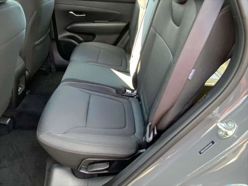 Certified 2025 Hyundai Tucson SE image 6
