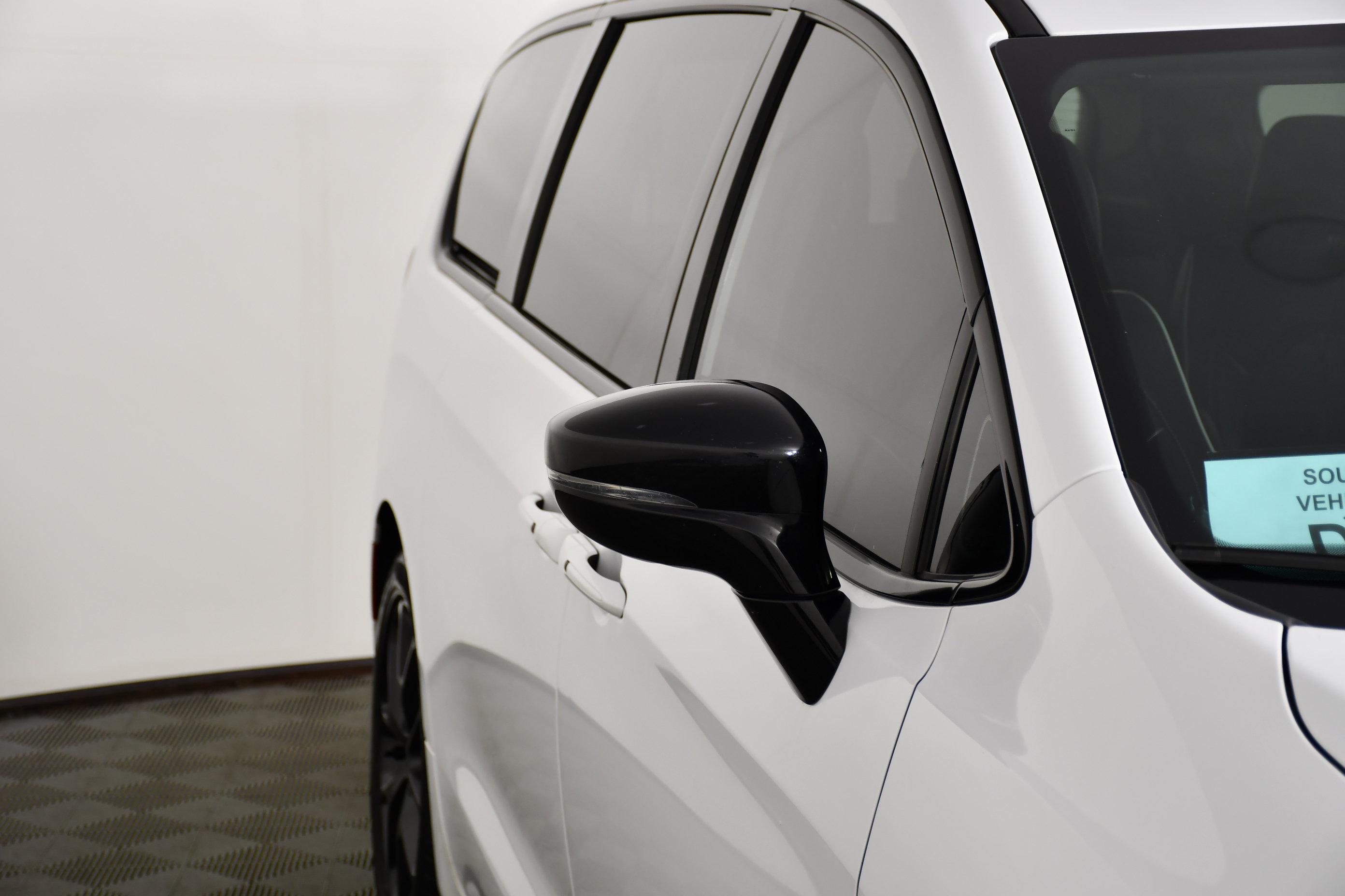 Used 2025 Chrysler Pacifica Limited FWD image 14