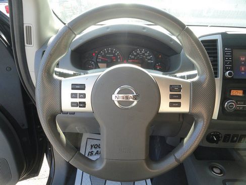 Used 2020 Nissan Frontier SV AWD/4WD image 13