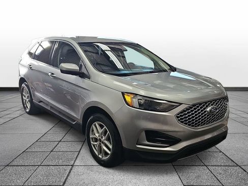 Used 2024 Ford Edge SEL image 3
