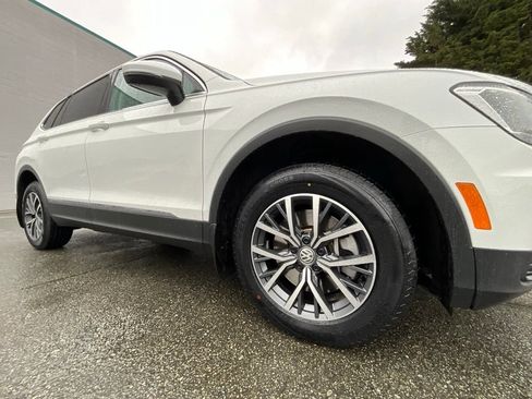 Used 2020 Volkswagen Tiguan SE w/ Panoramic Sunroof Package image 10