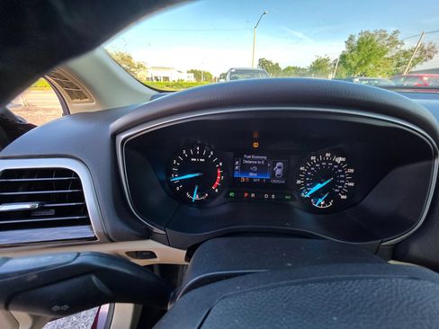 Used 2013 Ford Fusion SE FWD image 9