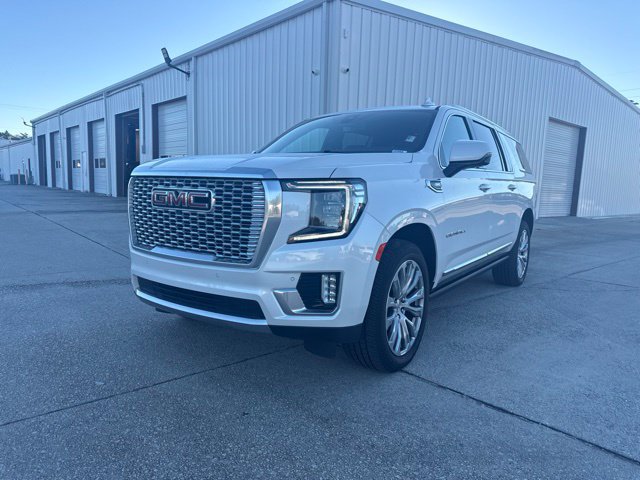 Used 2022 GMC Yukon XL Denali AWD/4WD image 1