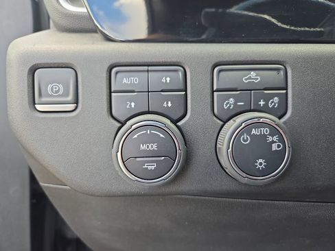 Used 2022 Chevrolet Silverado 1500 LT AWD/4WD image 26