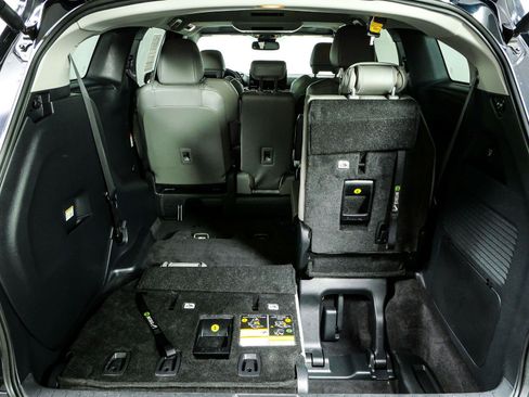 Used 2025 Toyota Sienna XLE w/ XLE Plus Package FWD image 32