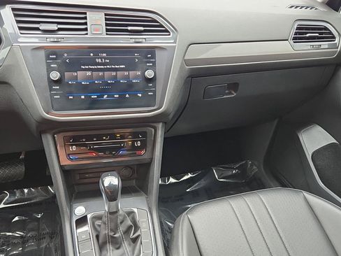 Used 2022 Volkswagen Tiguan SE FWD image 7