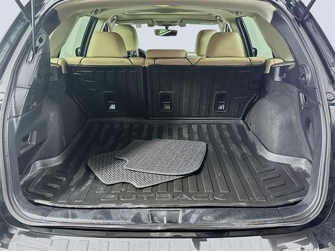 Used 2018 Subaru Outback 2.5i Limited image 16