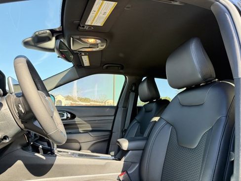 New 2026 Jeep Compass Latitude image 25