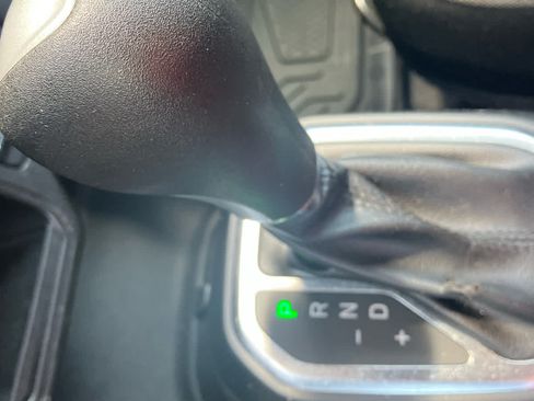 Used 2021 Jeep Renegade Latitude FWD image 25