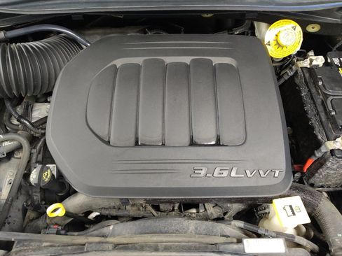 Used 2019 Dodge Grand Caravan SXT w/ Driver Convenience Group FWD image 30