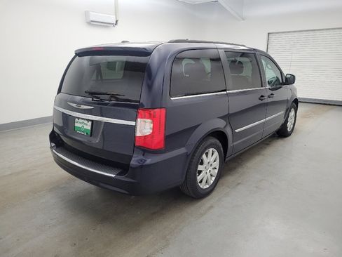 Used 2016 Chrysler Town & Country Touring FWD image 9