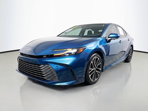Used 2025 Toyota Camry XLE w/ Premium Plus Package FWD image 10