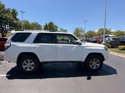 Used 2019 Toyota 4Runner SR5 AWD/4WD image 3