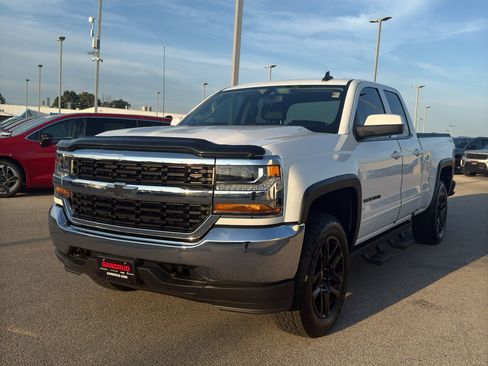 Used 2018 Chevrolet Silverado 1500 LT AWD/4WD image 2