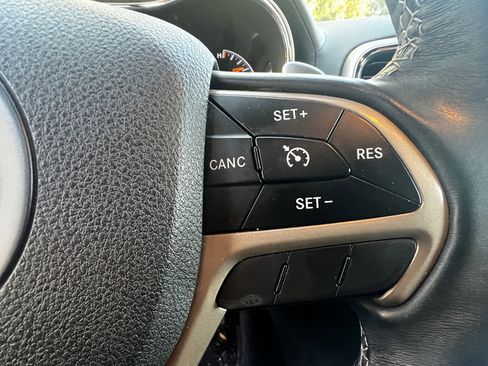 Used 2017 Jeep Grand Cherokee Overland image 20