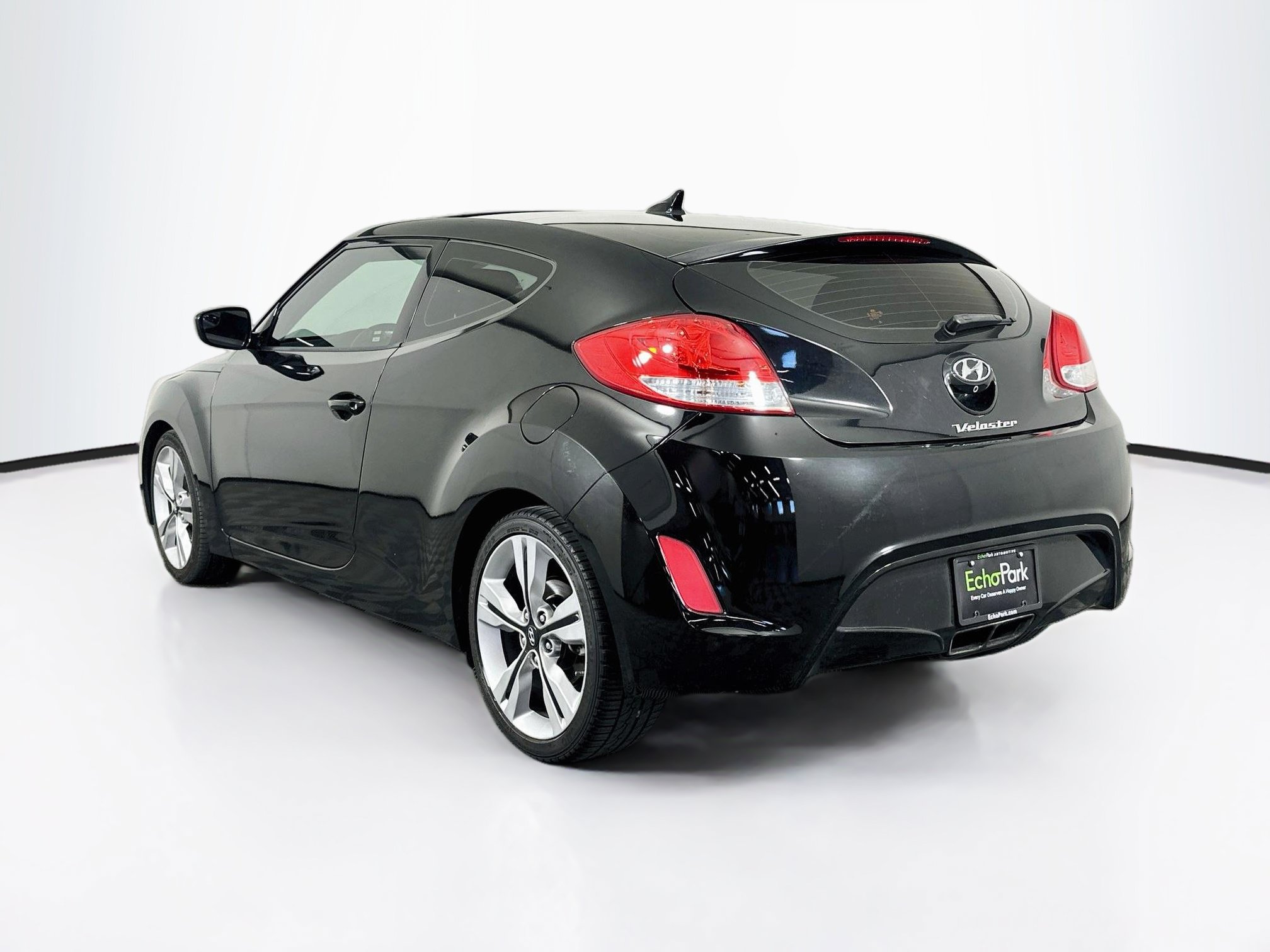 Used 2017 Hyundai Veloster Value Edition FWD image 5