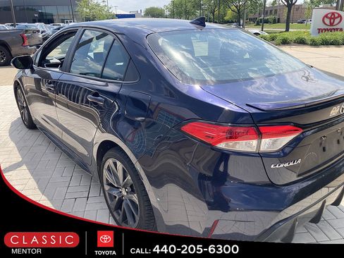 Used 2023 Toyota Corolla SE w/ SE Premium Package FWD image 2