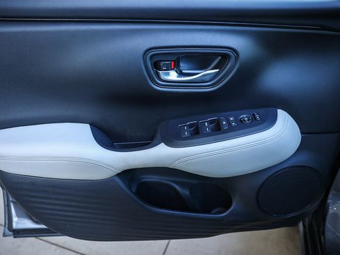 Used 2025 Honda HR-V LX image 25