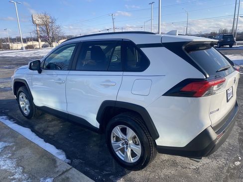 Used 2021 Toyota RAV4 XLE image 2