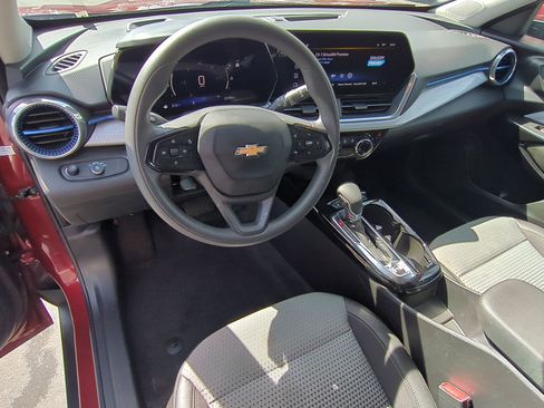 Used 2024 Chevrolet Trax LT image 16