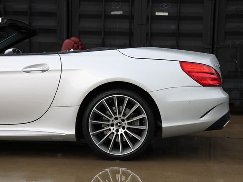 Used 2017 Mercedes-Benz SL 550 image 29