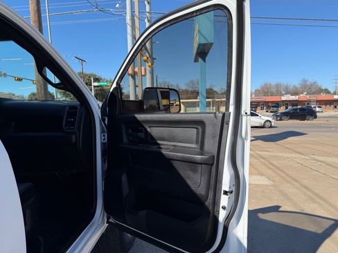 Used 2022 RAM 2500 Tradesman w/ Chrome Appearance Group image 23