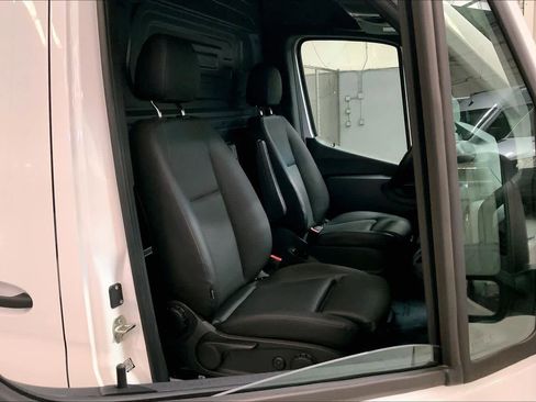 Used 2025 Mercedes-Benz Sprinter 2500 image 11