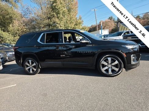 Used 2022 Chevrolet Traverse LT w/ LT Premium Package image 5