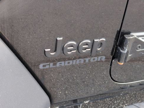 Used 2020 Jeep Gladiator Sport w/ Quick Order Package 24S AWD/4WD image 30