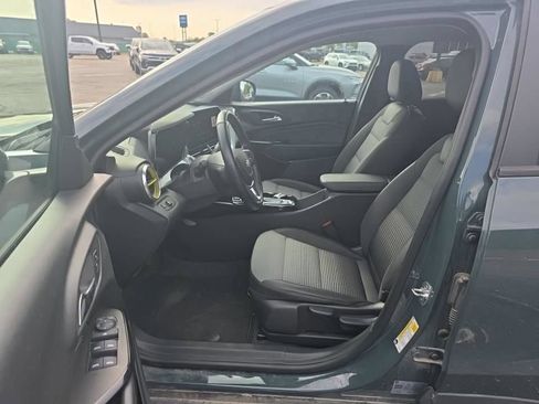 Used 2025 Chevrolet Trax LT w/ LT Convenience Package FWD image 12