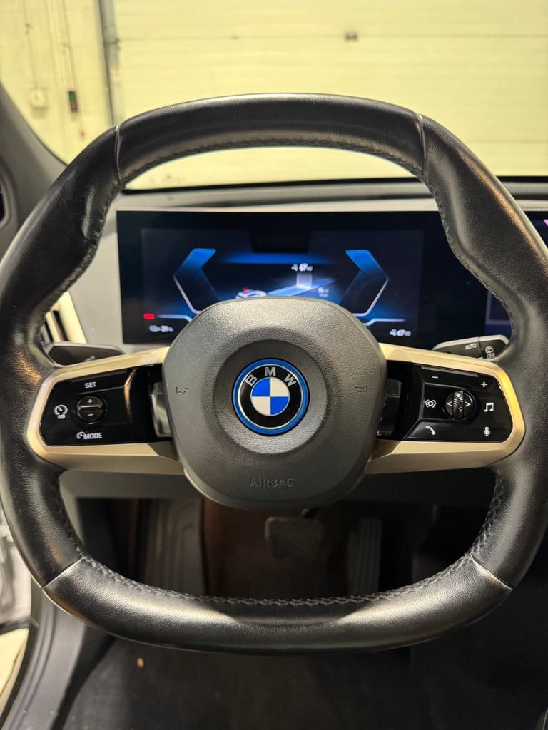 Used 2024 BMW iX xDrive50 w/ Premium Package AWD/4WD image 14