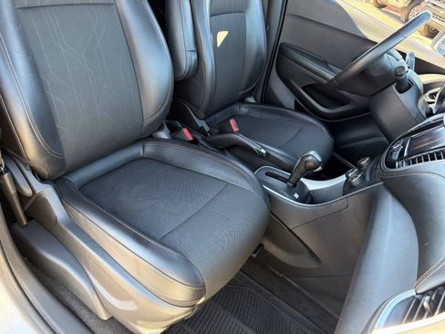 Certified 2022 Chevrolet Trax LT w/ Sport Edition FWD image 11