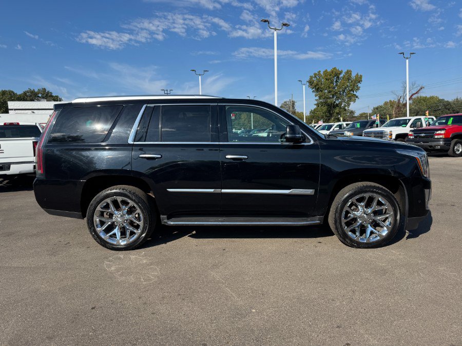 Used 2018 Cadillac Escalade Luxury AWD/4WD image 6