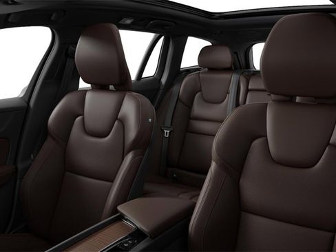 New 2026 Volvo V60 B5 Cross Country Ultra w/ Protection Package Premier image 5